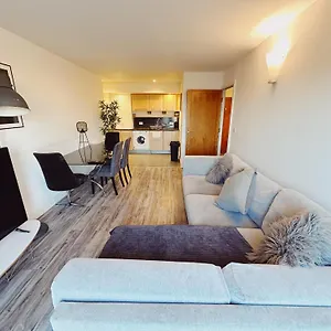 Centre - Sleeps 6 - Open Plan , Newcastle upon Tyne United Kingdom