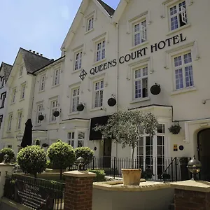 Queens Court 3*, Exeter United Kingdom
